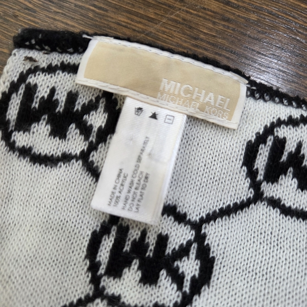 Michael Kors Black and White Knit Scarf 60×9in. - Picture 3 of 6